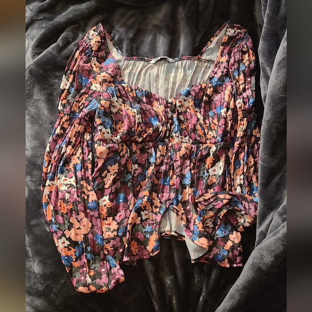 Womens floral blouse, size large.